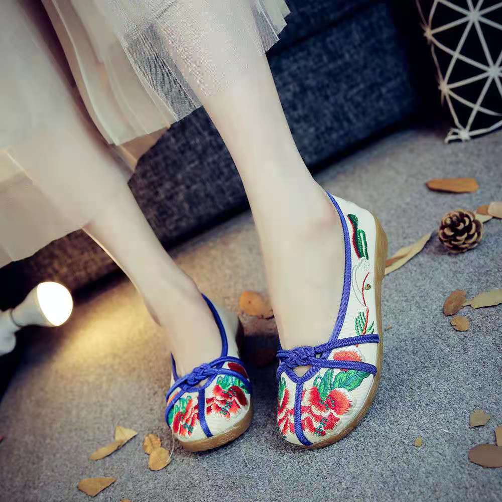 纯手工绣花的“老北京布鞋”，柔软不磕脚
