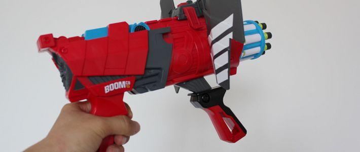 BoomCo 火线营 Twisted Spinner Blaster 8连发扫射玩具枪之前晒过火线营玩具发射器中体积最大的雷霆终结者，今天再来晒个中号的8连发。因为火线营产品系列远不如NERF那么多，之前也曾提及过