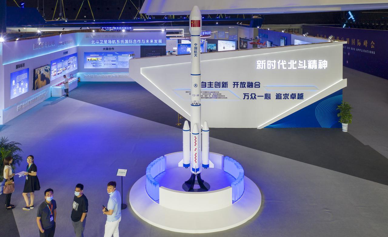 来源：【湖南日报】（2021年9月17日，湖南国际会展中心，首届北斗规模应用国际峰会北斗卫星导航系统成果展正式对公众开放。）湖南是北斗卫星导航系统的主要策源地之一。湖南在北