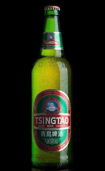 中国青岛啤酒： 　　青岛啤酒是中国在世界上唯一的知名啤酒品牌。青啤的品牌一向走高中档的市场，但高中档市场仅占全中国市场的百分之十五左右。增长快速及潜力巨大的，却是占