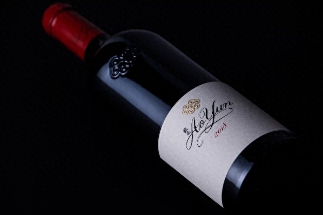 实习记者 | 钱天则编辑 | 严之俊近日，国际知名酒评家詹姆斯·萨克林团队（James Suckling，简称JS）发布2022中国百大葡萄酒榜单。榜单按照口感对去年品尝过的三百多款葡萄酒进行评分，