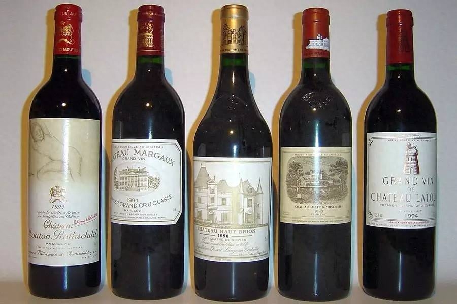 波尔多（Bordeaux）最鼎鼎大名的酒庄不外乎左岸 5 大一级名庄了，它们分别是拉菲古堡（Chateau Lafite Rothschild）、拉图酒庄（Chateau Latour）、玛歌酒庄（Chateau Margaux）、木桐酒庄（Chateau 