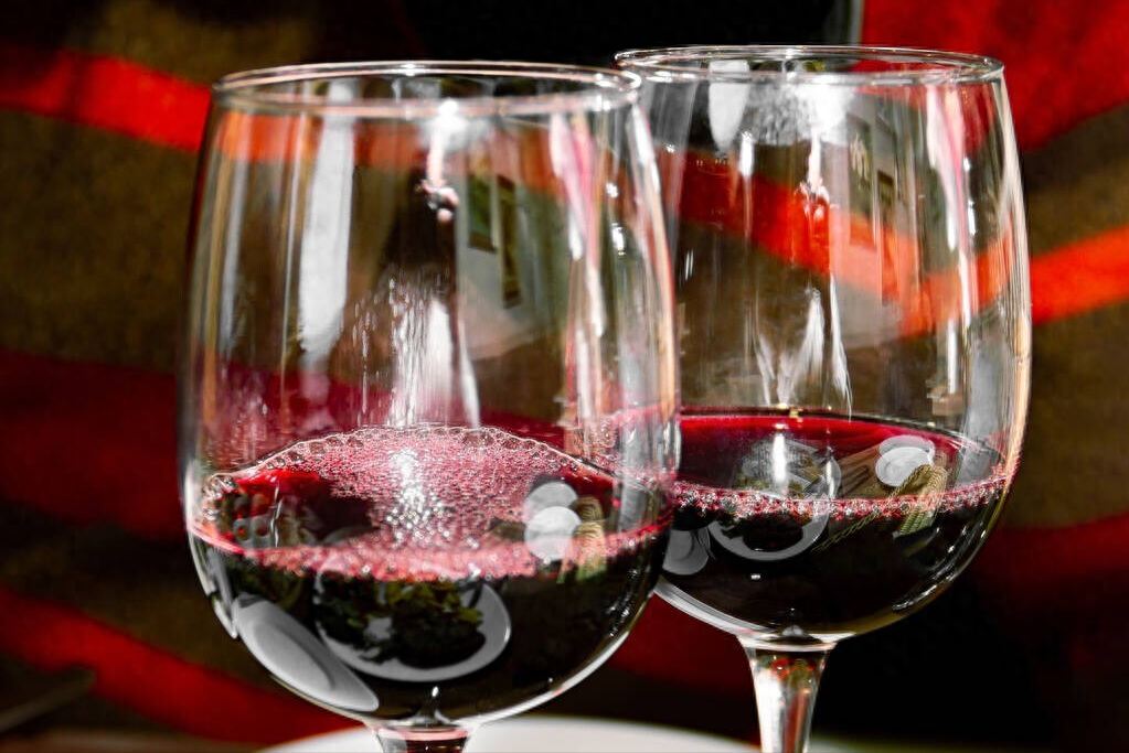 红酒有保质期吗，存放多久比较合适，存了10年还能