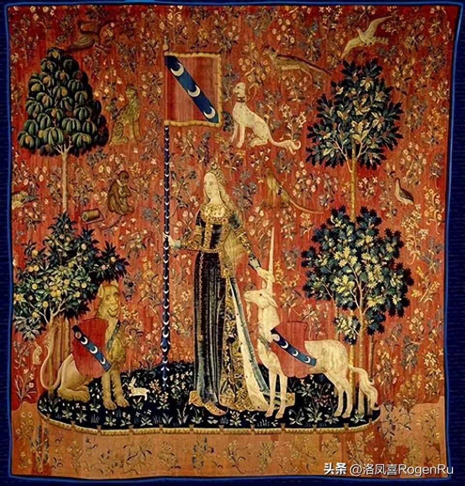 挂毯纺织艺术从古至今在社会生活中都有重要意义，这种简单的纺织技术在古代世界许多地区独自发展着。约公元 6 世纪埃及的科普特挂毯是现今存在的挂毯作为一种艺术形式最古老的