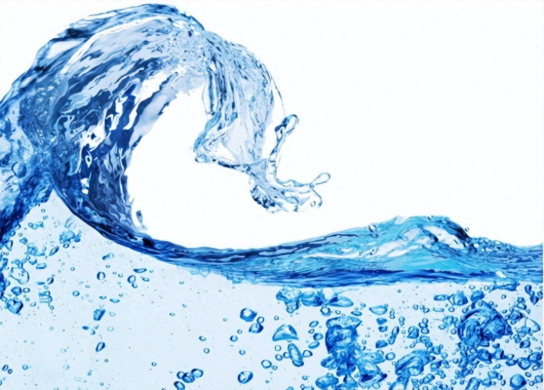 水是生命之源，可以说，地球上的任何生命体离开水都无法生存,人体的72%都是水，由此可见水的重要性。经研究表明，一个成年人每天正常的饮水量在2L左右，这不仅包括了我们平常喝
