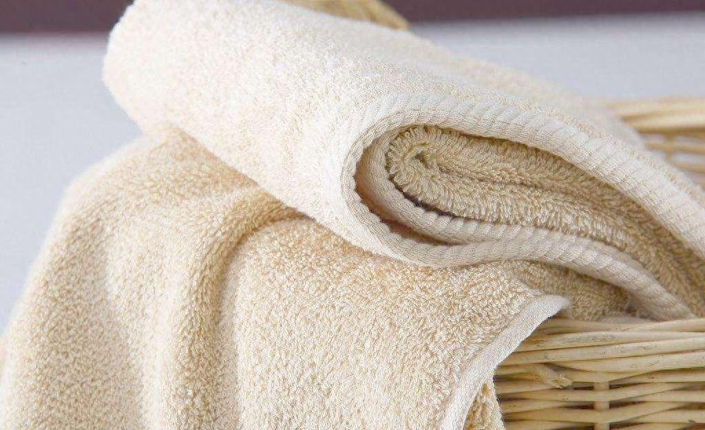 两百年前，为了提高人们的生活质量和健康水平，英国人发明了毛巾，成为世界人民生活中的必备物品。但如今，这个原本应该承担着“健康使命”的帮手却变成了“细菌炸弹”。毛巾