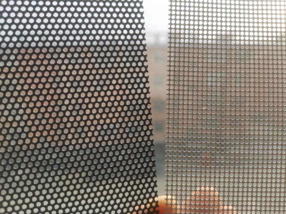 都说纱窗是夏季防蚊虫侵扰的首要“利器”，基本上家家户户都会安装，那么你知道怎么选择纱窗吗？以前人们普遍选择安装金刚网纱窗，因为它看起来比较结实耐用，而如今它却逐渐