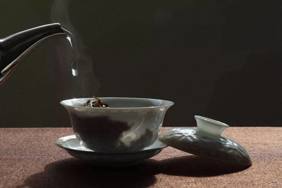 都说盖碗是喝茶最适合的茶具，但我们的盖碗该怎么