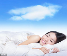 一床被子的好坏直接决定了睡眠质量的高低，因为蚕丝被轻柔舒适的特点，能给人带来很好的睡眠质量，所以很多人都开始使用蚕丝被。而且现在生活水平的提高，也使得越来越多的人