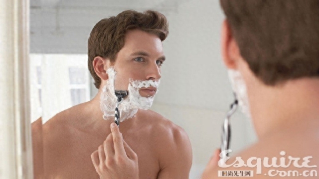对于男人而言，剃须是一项重要功课，对于剃须男士们还是更愿意在挑选剃须刀上费点精神。不过，剃须可不能光靠个剃须刀就能解决问题，你还应该掌握剃须的三个小技巧，帮你轻松