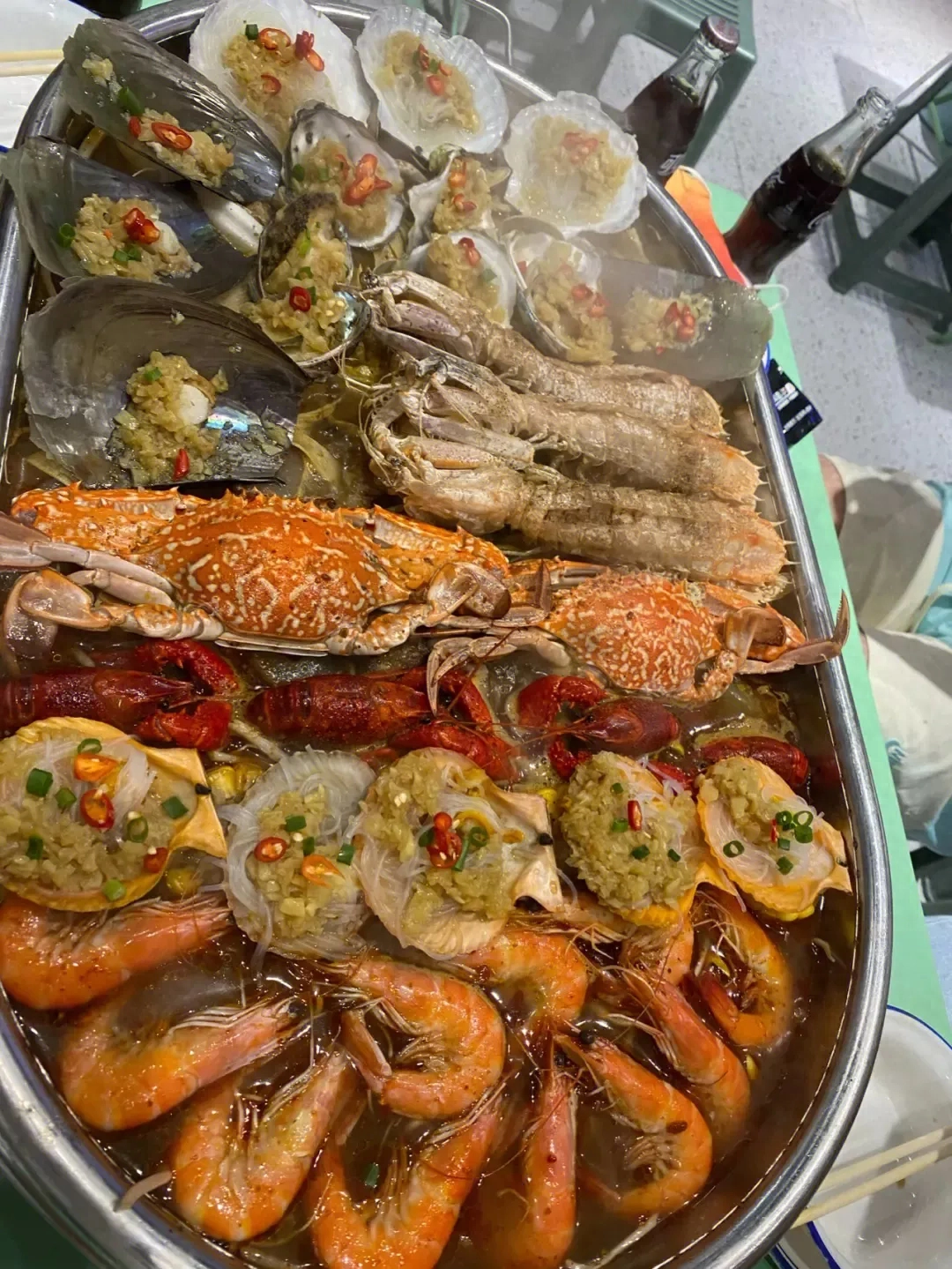 海鲜的味道和口感很大程度上取决于新鲜程度和烹饪技巧。在全球范围内，有许多地方以提供美味的海鲜而闻名。以下是一些被广泛认为是最好吃的海鲜之地：1. 青岛，中国：青岛位于