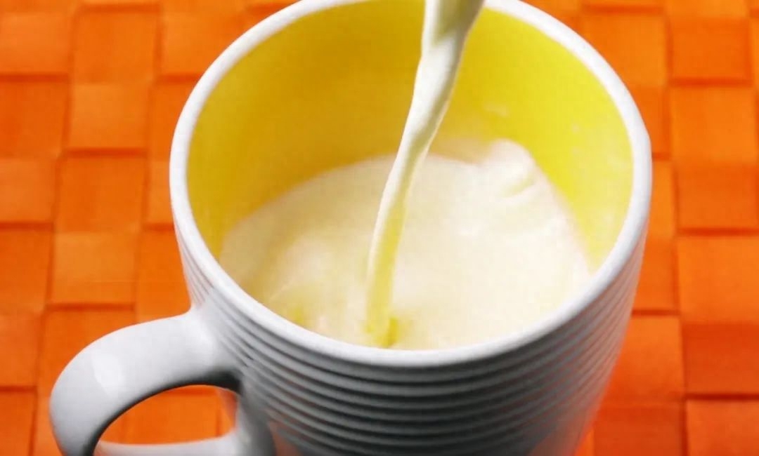 形形色色的牛奶里面都有什么？DELICIOUS牛奶营养价值高，食用方便，是理想的天然食品。牛奶中的乳蛋白属于优质蛋白质，其必需氨基酸比例符合人体需要；牛奶中的钙是膳食中最容易