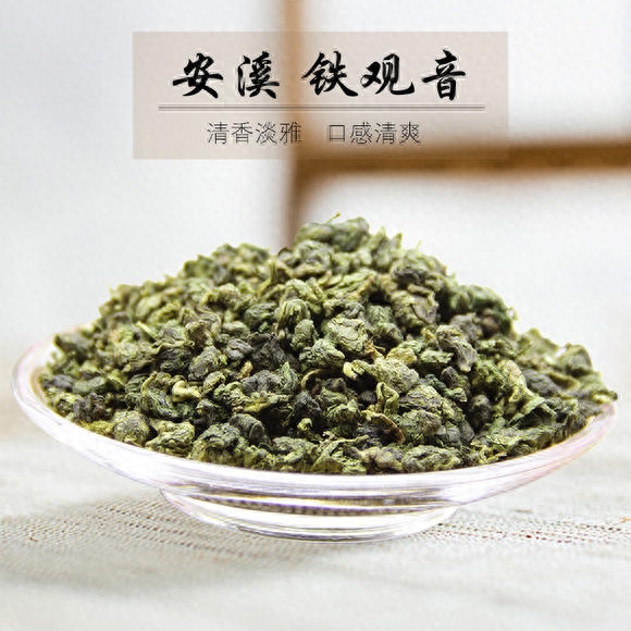 铁观音，福建安溪当地茶农发明于1725-1735年间。发源于安溪县西坪镇尧阳山麓(王说)。是中国十大名茶之一，乌龙茶类的代表。介于绿茶和红茶之间，纯种铁观音植株为灌木型，树势披展