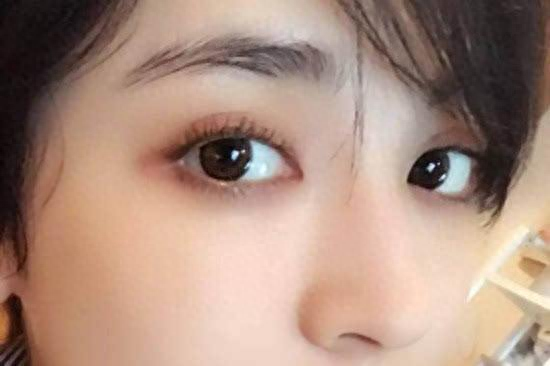 眼睛可以说是人们衡量颜值最重要的一个器官，而睫毛可以说是眼妆最不可忽视的一个部分，卷翘的睫毛不仅能够在视觉上增加眼睛的大小，还能使眼神更具有魅力。所以女生们都会想