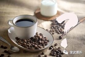 咖啡(coffee)，是用经过烘焙磨粉的咖啡豆制作出来的饮料。作为世界三大饮料之一，其与可可、茶同为流行于世界的主要饮品。近年网红减肥咖啡、左旋右碱咖啡风靡各大购物平台，他的