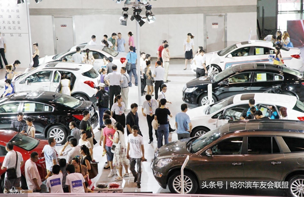 南京：2013江苏（南京）国际车展开幕（二）车市场的飞速发展，也推动并完善汽车后市场的发展。然而却有太多的“陷阱”隐藏其中。下面，我们来拆穿汽车保养品谎言，为各位车主—