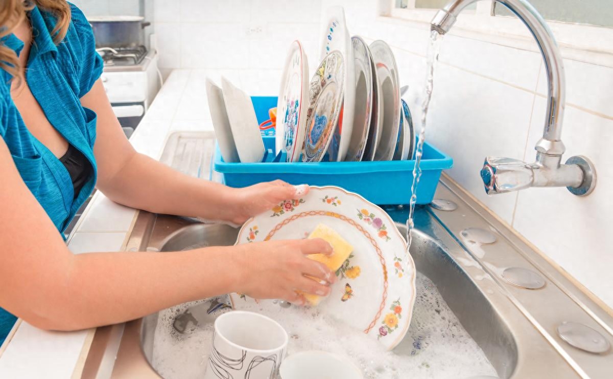 洗碗机可以说是近年来不少人的“福音”，洗碗作为家务活里面最繁重的一项，很多人都“可免则明”，自己不洗，找别人来洗，实在不行，就买一台洗碗机，轻松解决各种烦恼。不过