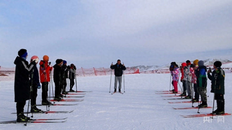 温泉县野牦牛越野滑雪队冲刺备战自治区第一届冬季