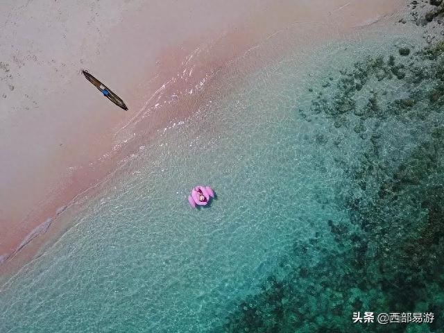 印尼不只有巴厘岛，还有这样一片世外仙境——粉红色的细腻沙滩，世界上仅存的巨蜥，充满大自然神奇的国家公园....虽然在巴厘岛的隔壁，却和巴厘岛的风格截然不同！这里就是科莫