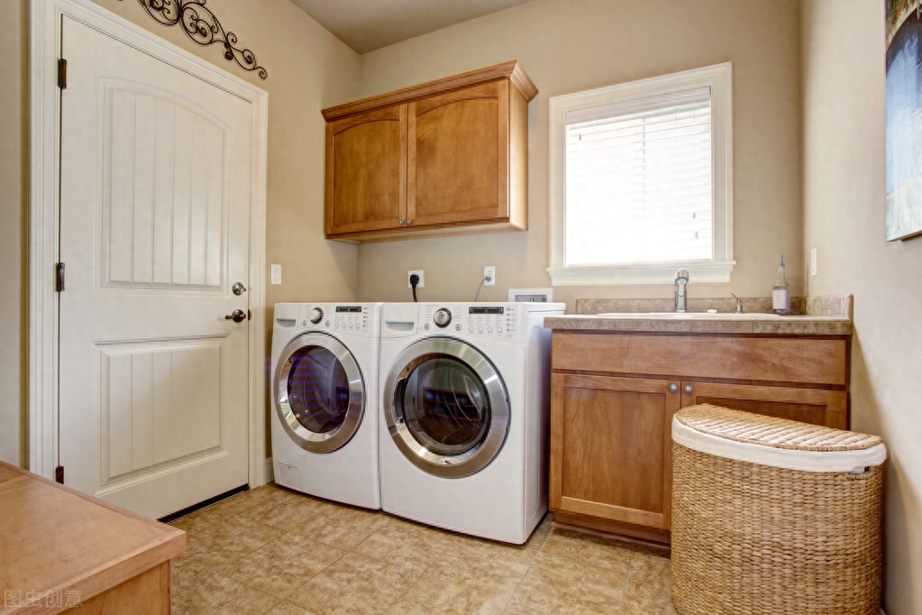 洗衣机基本是每个家庭必备的家电之一，对于寸土寸金、房间缺乏阳光照射，生活在大城市的人们来说，尤其是南方，经受梅雨季节考验的人们来说，烘干机也是生活中必不可少的。今