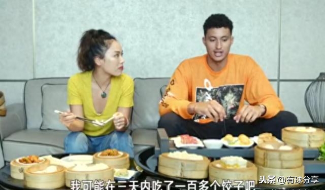 前段时间在深圳，库兹马喝早茶，点了一大桌琳琅满目的早茶，还在采访的时候说到，他是第二次来中国，第一次是去台湾，在那3天吃了100多个饺子，可以称作饺子马了。中华文化，博