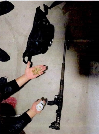 查获的子弹 本文图片均为 青浦检察院 图为打鸟玩乐，童俊福（化名）在网上购买射钉枪及改装设施，私自组装气枪，并分批购买14.9公斤子弹，进入老家山中打猎。10月12日，记者从上海