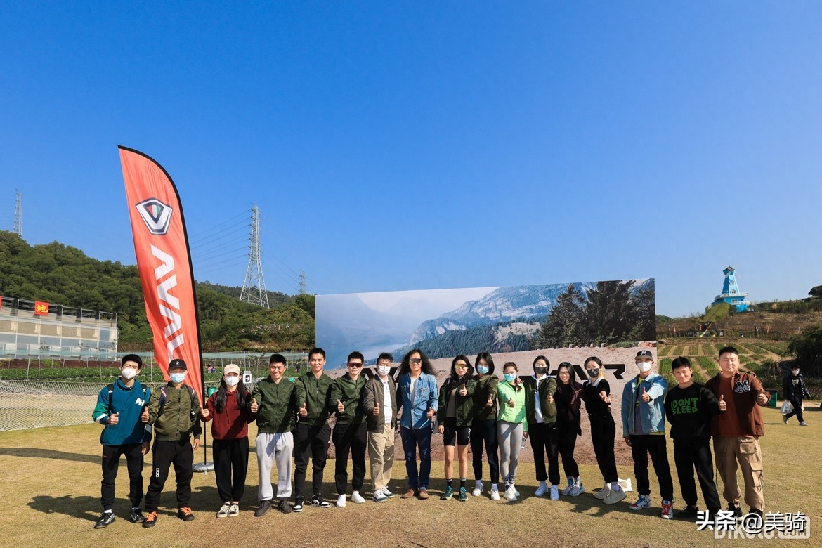 12月28日，JAVA品牌在深圳凤凰山·农趣谷成功举办JAVA新品试骑活动。活动媒体日邀请了自行车行业媒体、知名骑行KOL、JAVA车队成员，共同体验由JAVA全新电助力自行车带来肆意畅快的骑行