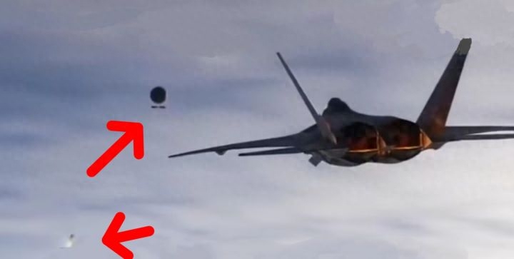 看来花旗国用战斗机打气球上瘾了，2月10日，其又出动F-22战斗机并发射响尾蛇导弹，在高空中击落了一个气球。上下图中是首个出现的“流浪气球”被击落时的情景（模拟），上面箭头