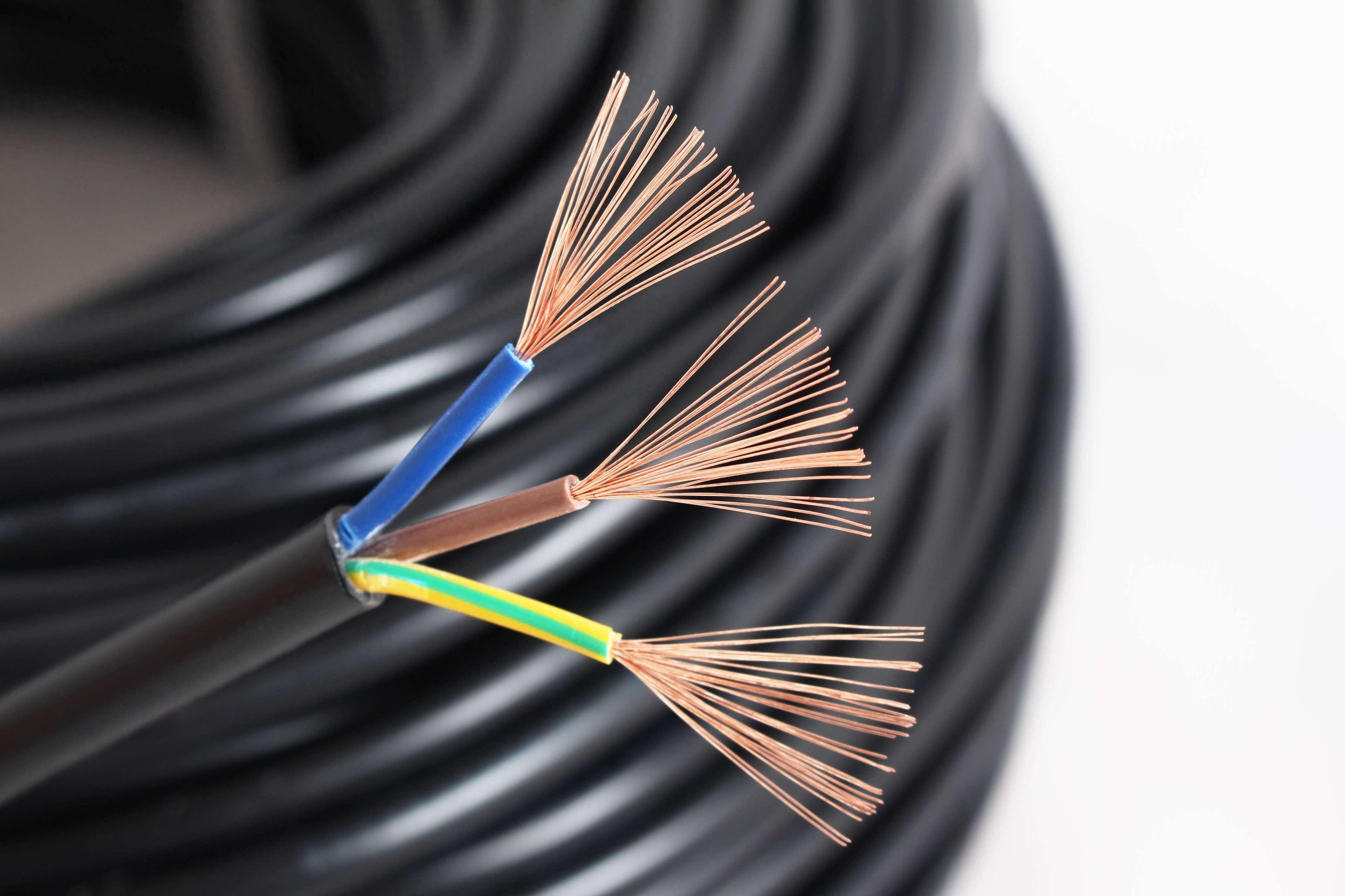 　　在选择电缆时，要根据自己的施工现场使用情况选择电缆，不要贪图便宜。认为电缆价格便宜，可以保证是国家标准，十有八九是打边球。为了让用户更清楚地了解电线电缆的质量