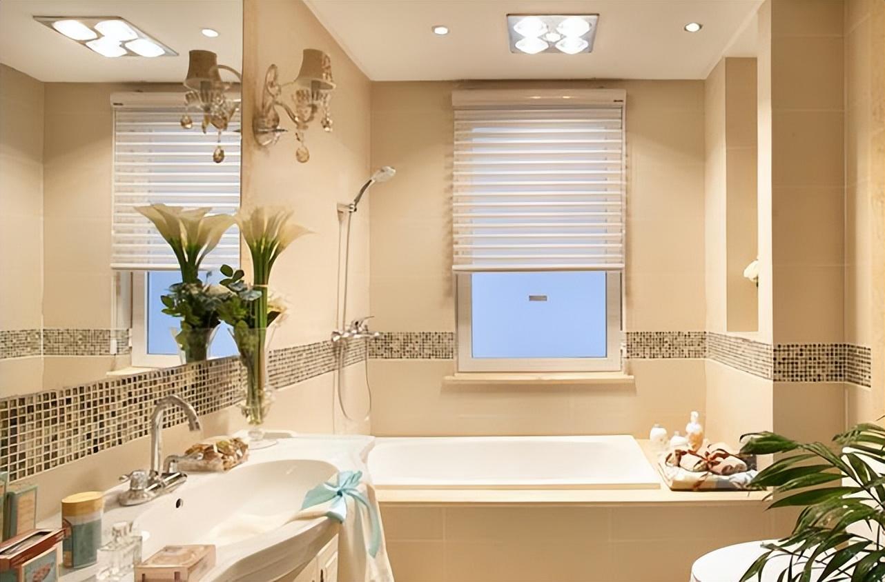 浴霸浴霸源自英文 “BATHROOMMASTER”可以直译为“浴室主人”。它是通过特制的防水红外线热波管和换气扇的巧妙组合将浴室的取暖、红外线理疗、浴室换气、装饰等多种功能结合于一体
