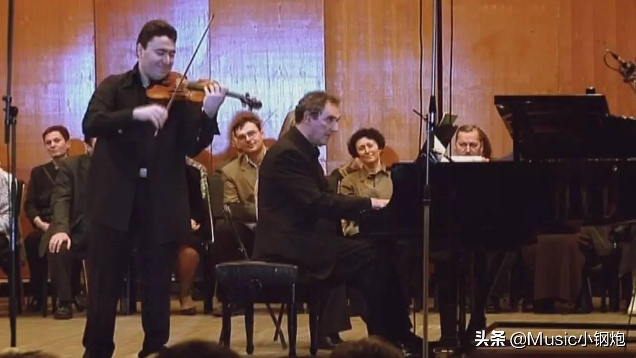 “妖精之舞”（The Dance Of The Goblins）是炫技流派的代表作，意大利作曲家安东尼奥·巴齐尼于1852年创作的一首演奏难度极高的小提琴曲，也是巴齐尼少数为我们熟知的作品。诚如曲名，