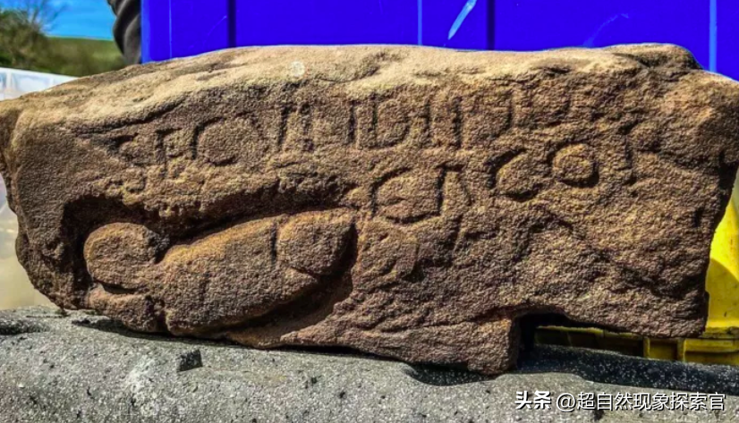 考古学家发现了一块带有诅咒和阴茎的石头——它已有 1700 年的历史。人似乎并没有改变考古学家在通往哈德良长城的路上的一块石头上发现了 3 世纪的岩画。哈德良长城是罗马人在哈