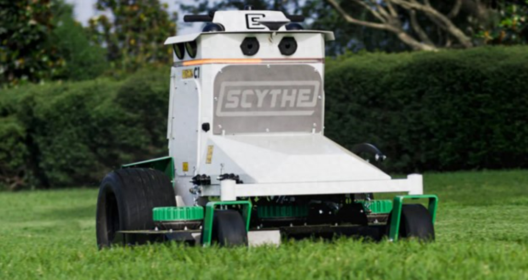 初创公司 Scythe Robotics 正打造一款由人工智能驱动，还可以减少噪音和污染的电动割草机。Replica Labs 的联合创始人杰克·莫里森 (Jack Morrison) 和艾萨克·罗伯茨 (Isaac Roberts) 在他们的 3D 视